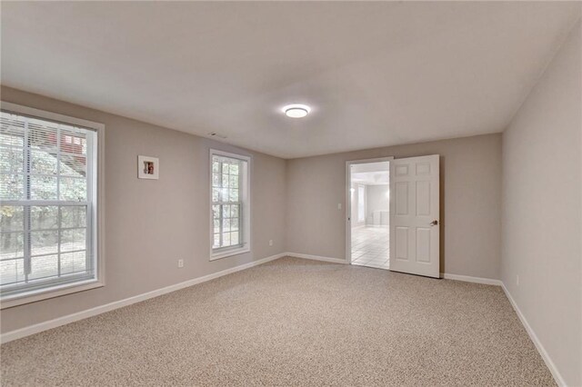 unfurnished room featuring carpet