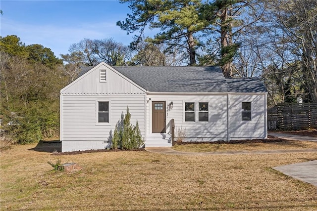 view of front of home featuring a front yard