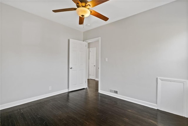 spare room with dark wood-type flooring and ceiling fan