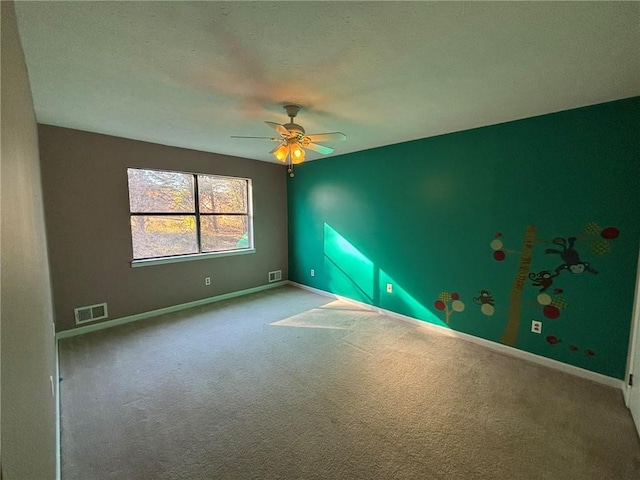 unfurnished room featuring ceiling fan and carpet flooring