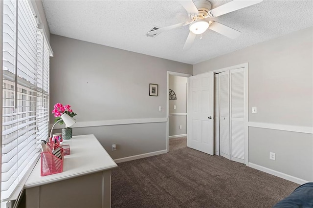 bedroom with a closet, visible vents, a textured ceiling, and carpet flooring