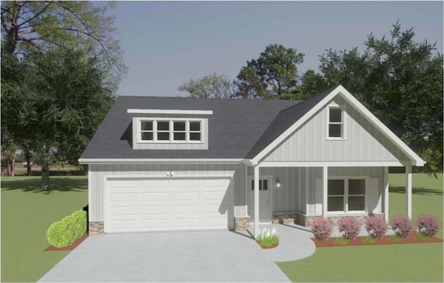 view of front facade featuring a front lawn and covered porch