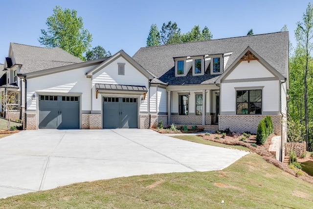 view of front of house featuring a garage, a front lawn, and a porch