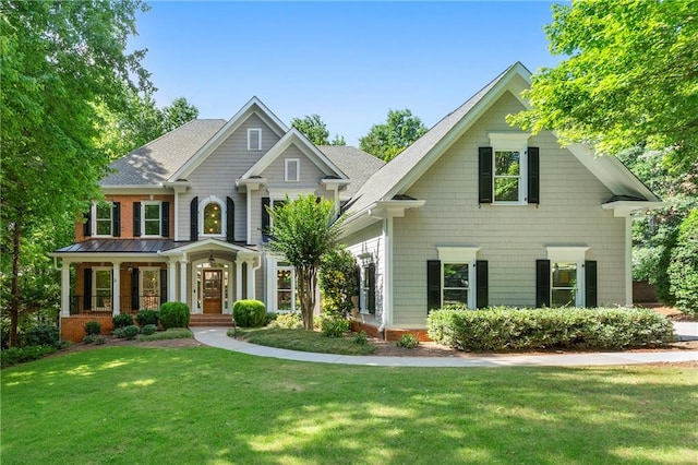 view of front of house featuring a front lawn