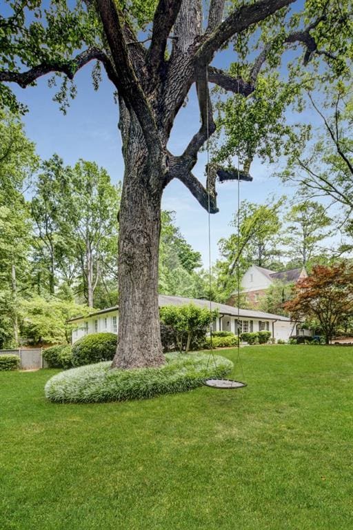 1343 Peachtree Battle Ave NW, Atlanta, GA 30327 - view of grassy yard
