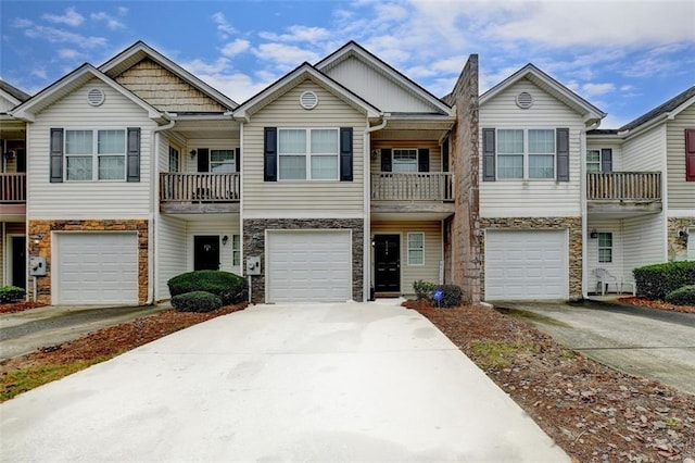 526 Terrapin Ln, Winder, GA 30680 - multi unit property with stone siding, driveway, and an attached garage