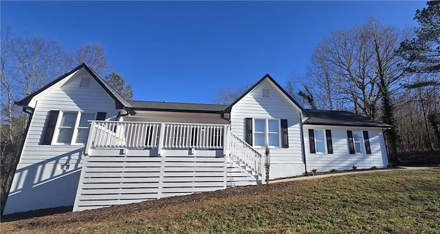 exterior space featuring a front yard