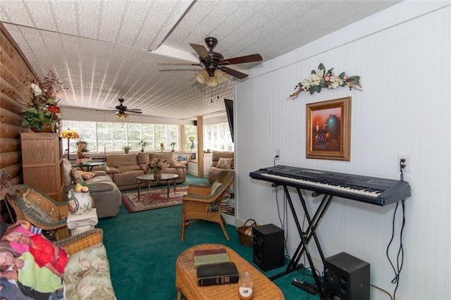 carpeted living room featuring ceiling fan