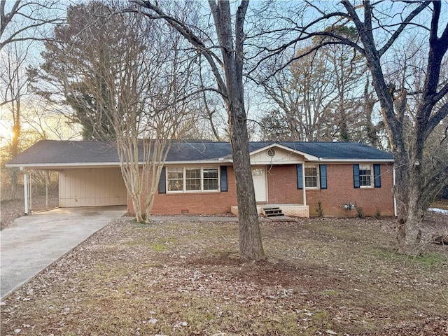 single story home with a carport