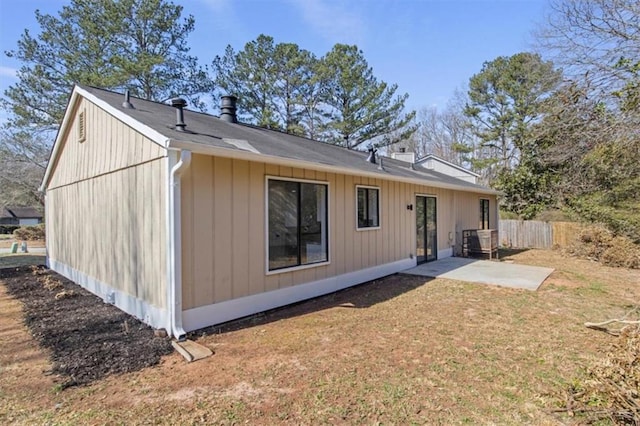 4912 Bayside Ct, Stone Mountain, GA 30088 - back of house with a patio