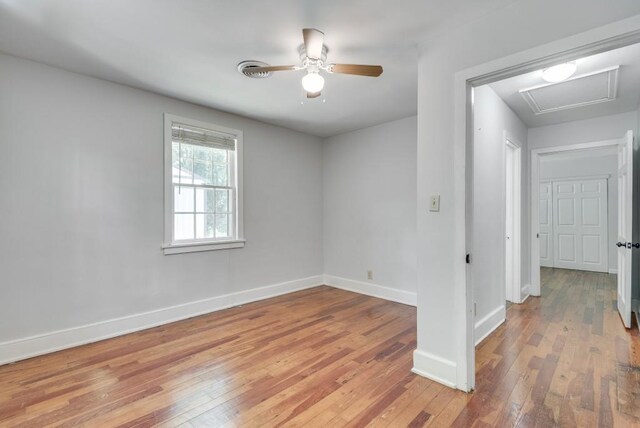 empty room featuring light hardwood / wood-style floors and ceiling fan