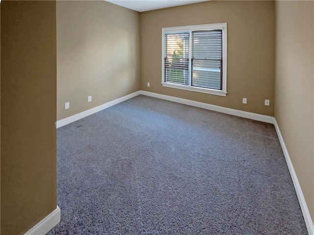 unfurnished room featuring carpet floors