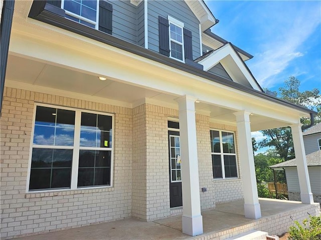 entrance to property featuring covered porch