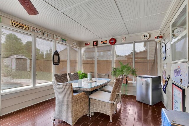 sunroom / solarium with ceiling fan