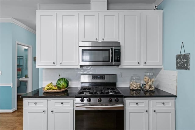 859 Scales Rd, Suwanee, GA 30024 - kitchen with stainless steel appliances, crown molding, decorative backsplash, white cabinetry, and wood finished floors