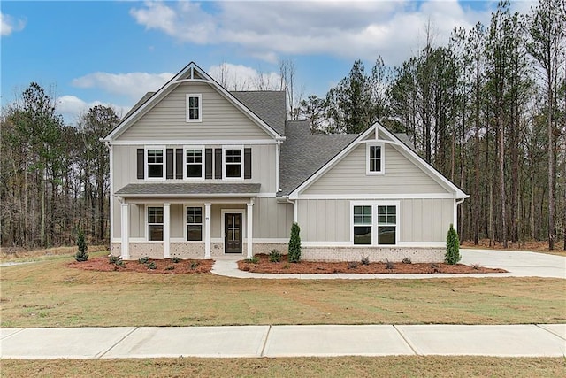 view of front of house featuring a front lawn and covered porch