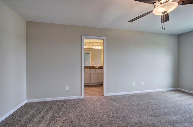 unfurnished room with light carpet and ceiling fan