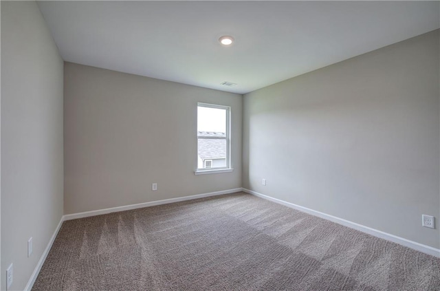 spare room featuring carpet floors