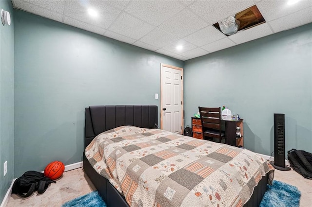 bedroom with carpet floors, recessed lighting, a drop ceiling, and baseboards