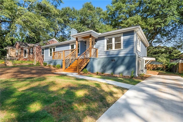 view of front of house with a front yard