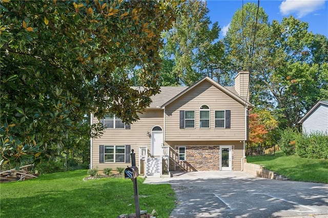 raised ranch featuring a front lawn