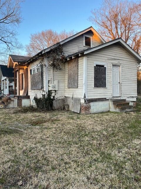 back of house with a yard