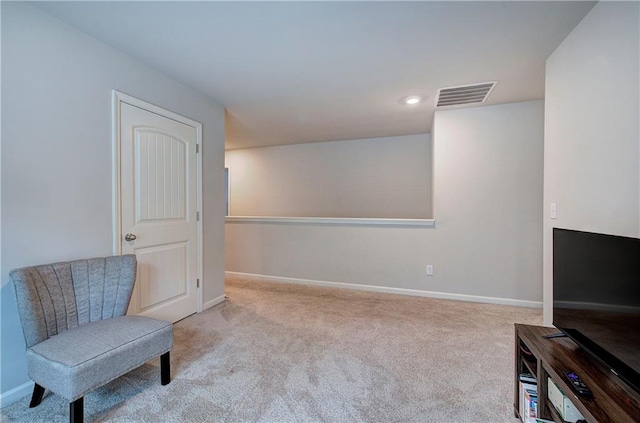 living area with carpet floors, recessed lighting, visible vents, and baseboards