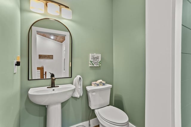 bathroom featuring sink and toilet