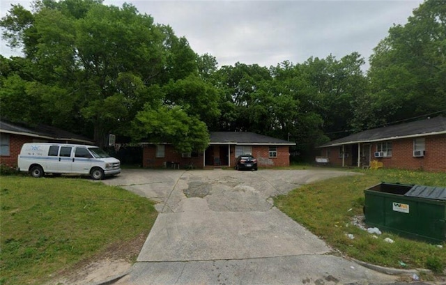 ranch-style house with a front yard