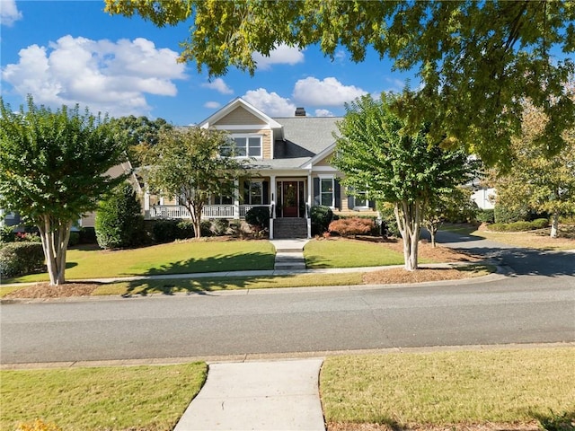 view of front facade with a front yard