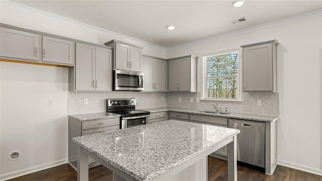 1141 Kingston Ave, Buckhead, GA 30625 - kitchen with stainless steel appliances, gray cabinets, a sink, crown molding, and recessed lighting