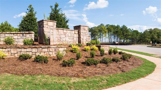 view of community / neighborhood sign