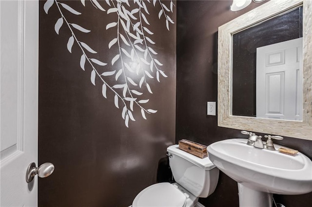 3150 Stonewyck Pl, Decatur, GA 30033 - half bath featuring toilet and a sink