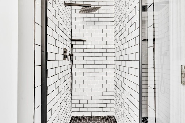 1186 Hawthorn Ln, Grayson, GA 30017 - full bath featuring a shower stall