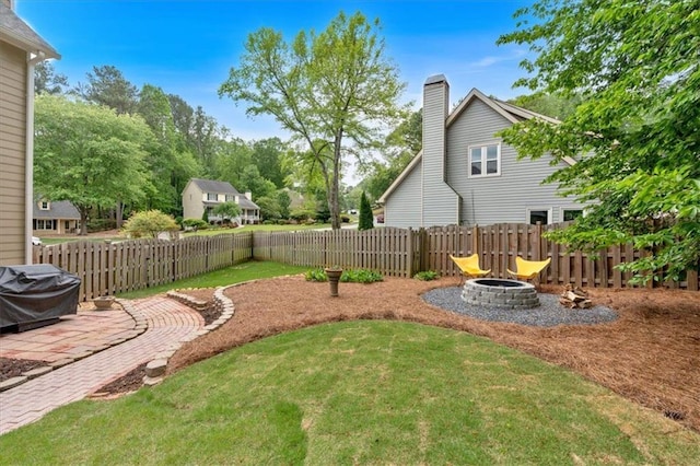 view of yard featuring a fenced backyard and an outdoor fire pit