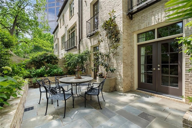 122 Old Ivy Rd NE Unit 17, Atlanta, GA 30342 - view of patio with french doors and outdoor dining space
