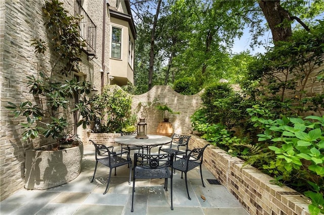 122 Old Ivy Rd NE Unit 17, Atlanta, GA 30342 - view of patio / terrace with outdoor dining area