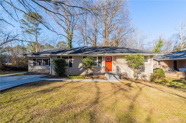 single story home featuring a front lawn