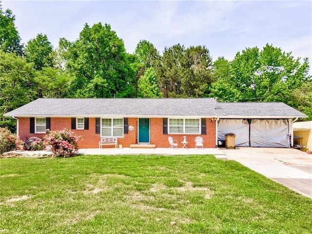 ranch-style house with a front yard