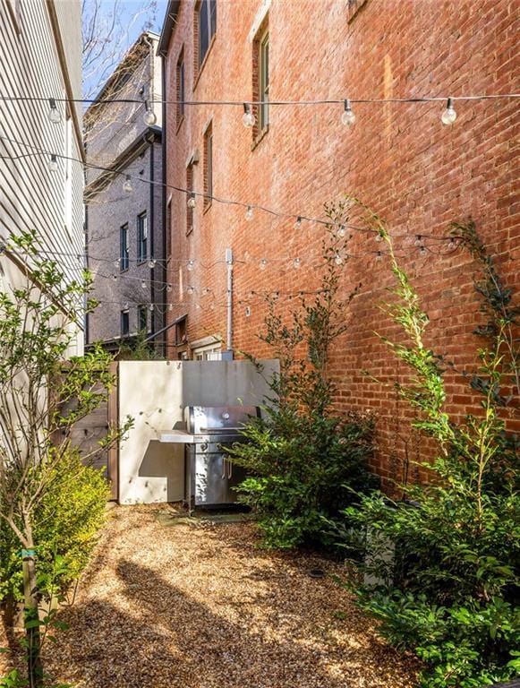 9129 Selborne Ln, Chattahoochee Hills, GA 30268 - view of side of home