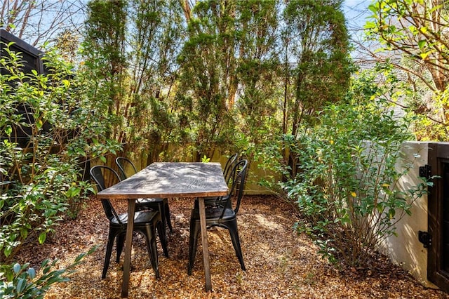 9129 Selborne Ln, Chattahoochee Hills, GA 30268 - view of patio / terrace