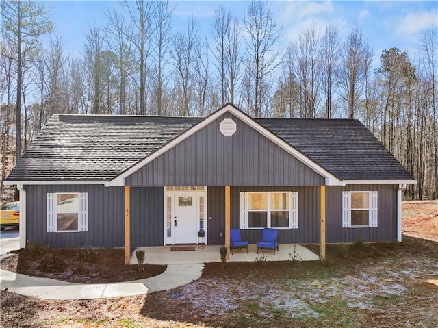 view of front of property featuring a porch