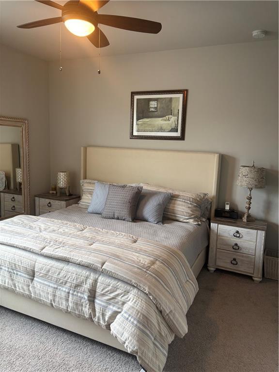 carpeted bedroom featuring ceiling fan