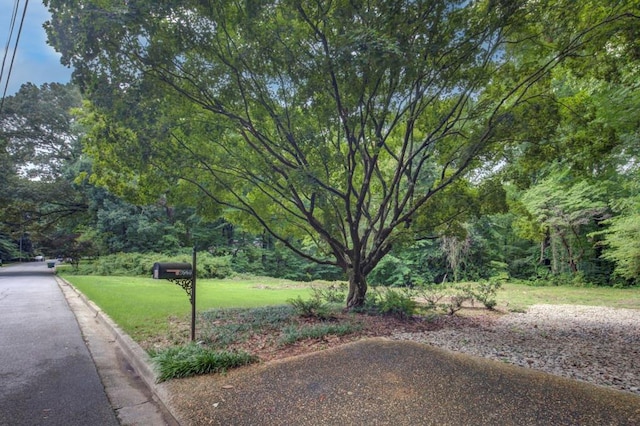 Listing photo 3 for 3660 Haddon Hall Rd NW, Atlanta GA 30327