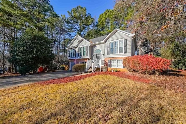 raised ranch featuring a front lawn