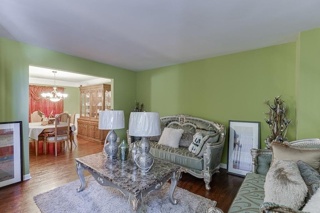 living room featuring dark wood-type flooring, a notable chandelier, and beverage cooler