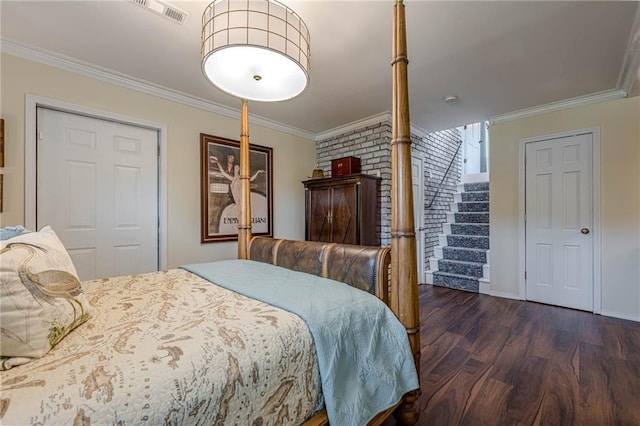 bedroom featuring wood finished floors, ornamental molding, and baseboards