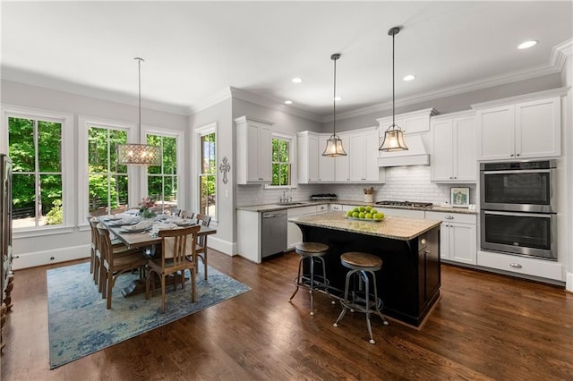 5330 Lake Redwine Cv NW, Acworth, GA 30101 - kitchen featuring stainless steel appliances, a sink, a kitchen island, tasteful backsplash, and white cabinets