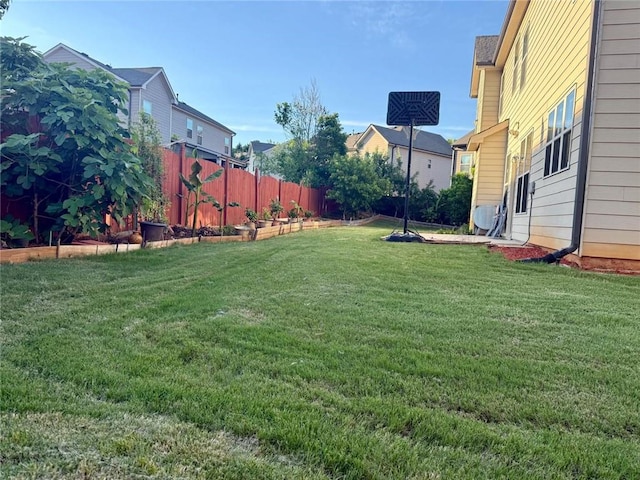 view of yard featuring a residential view