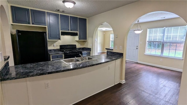 4707 Golod Way, Lithonia, GA 30038 - kitchen with black appliances, a peninsula, arched walkways, under cabinet range hood, and a textured ceiling